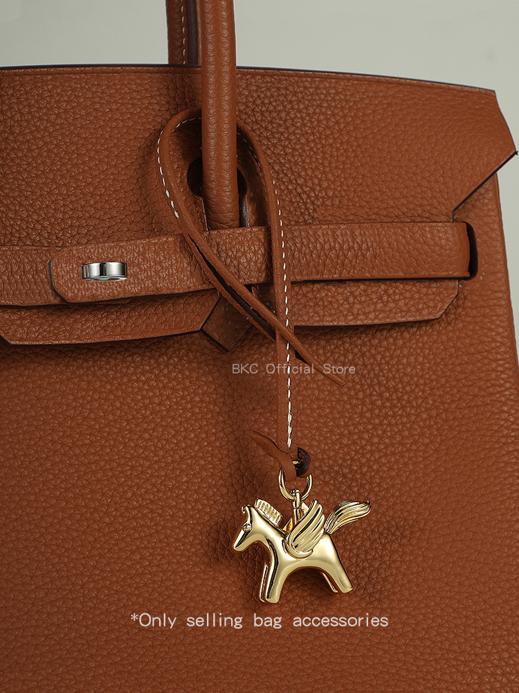 Breloque de sac Pégase en lait - Luxury Bags Hermes Birkin avis et prix