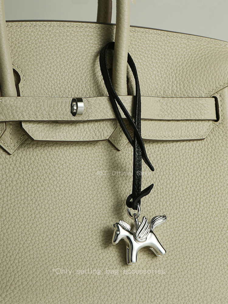 Breloque de sac Pégase en lait - Luxury Bags Hermes Birkin avis et prix