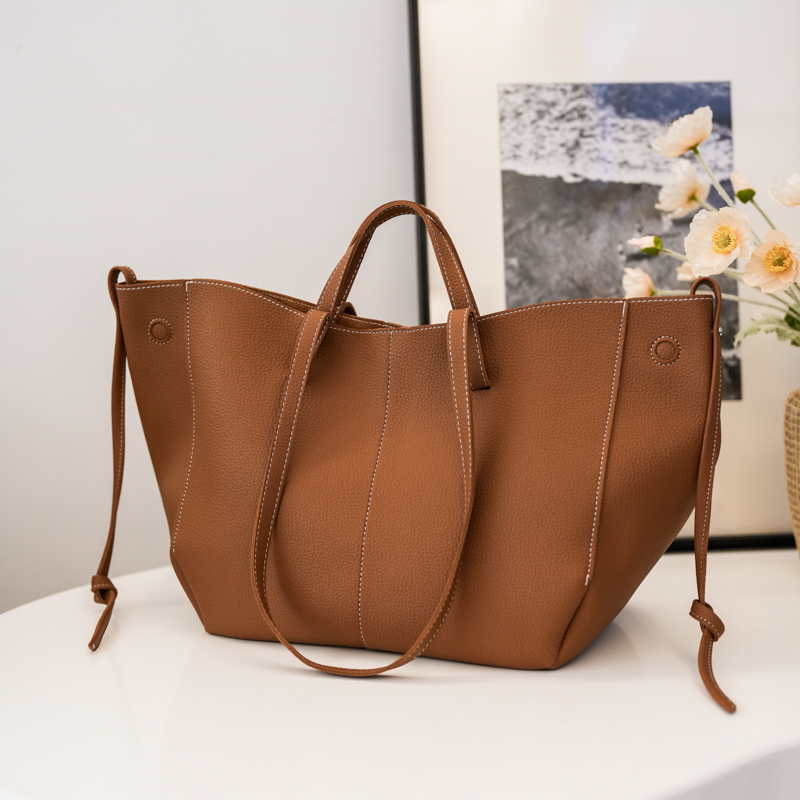 Sacs fourre-tout en cuir de gr - Luxury Bags Trend 2025 avis et prix