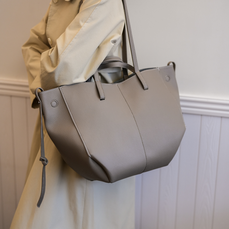 Sacs fourre-tout en cuir de gr - Luxury Bags Trend 2025 avis et prix