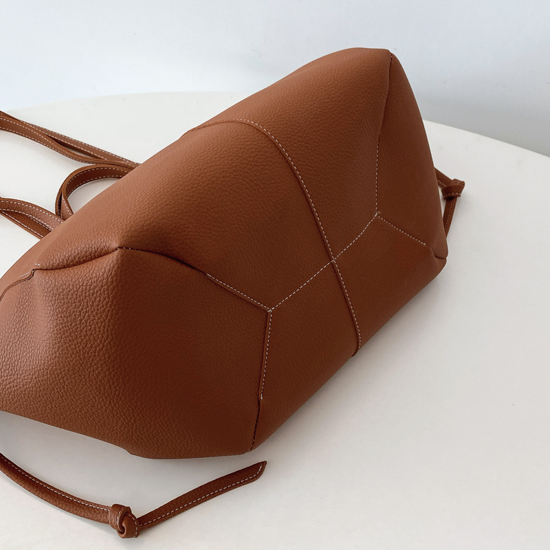 Sacs fourre-tout en cuir de gr - Luxury Bags Trend 2025 avis et prix